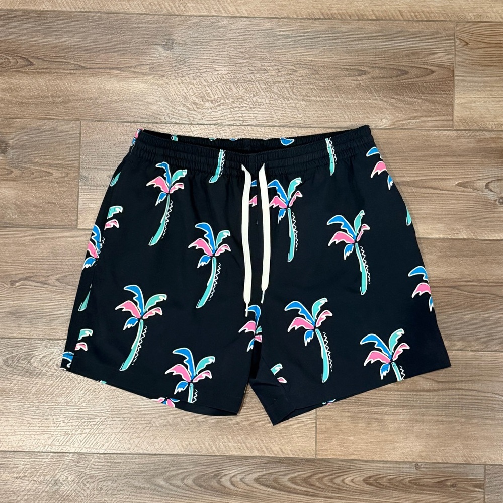 Chubbies Palm Tree Swim Trunks L - 5.5” Inseam